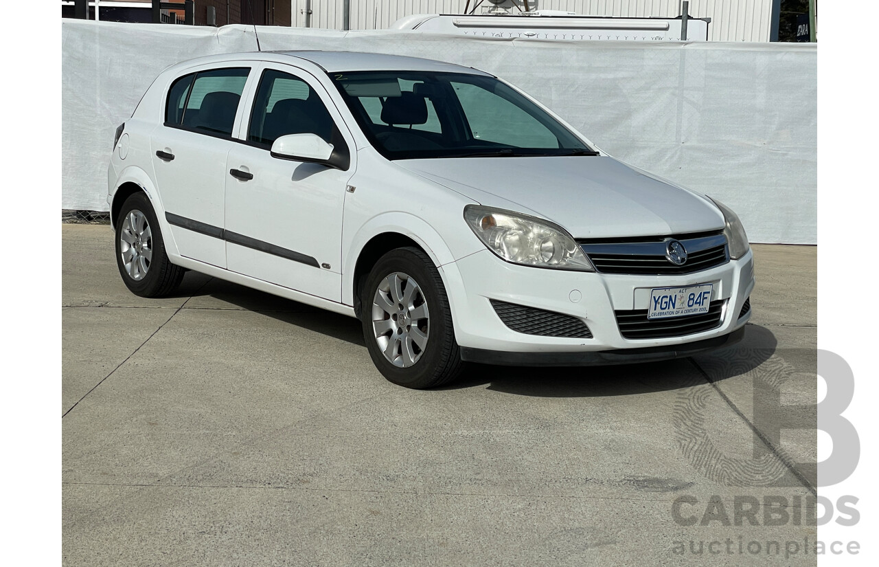 7/2007 Holden Astra CD AH MY07.5 5d Hatchback White 1.8L