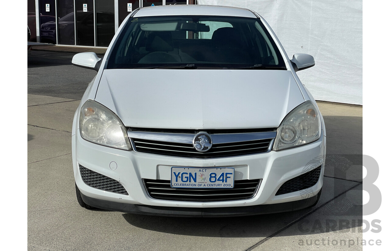 7/2007 Holden Astra CD AH MY07.5 5d Hatchback White 1.8L