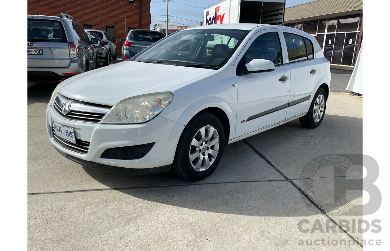 7/2007 Holden Astra CD AH MY07.5 5d Hatchback White 1.8L