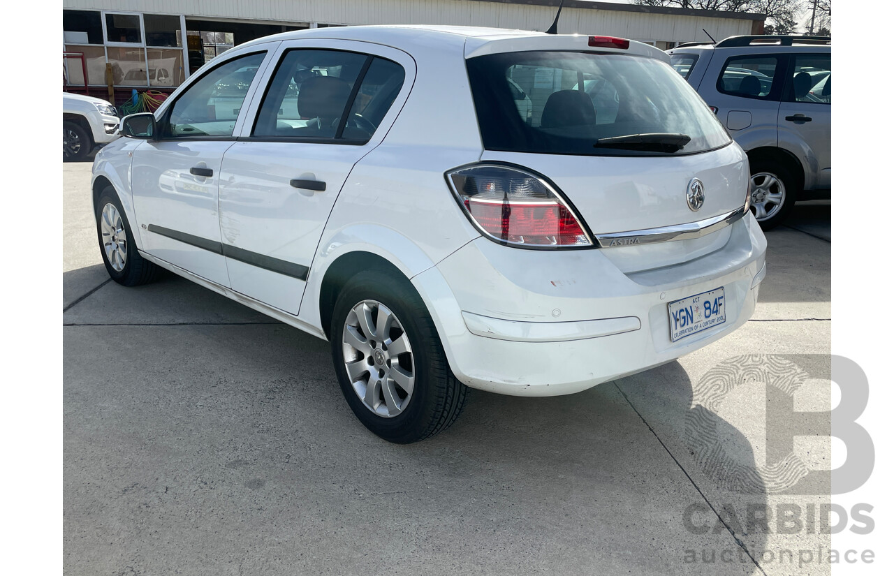 7/2007 Holden Astra CD AH MY07.5 5d Hatchback White 1.8L