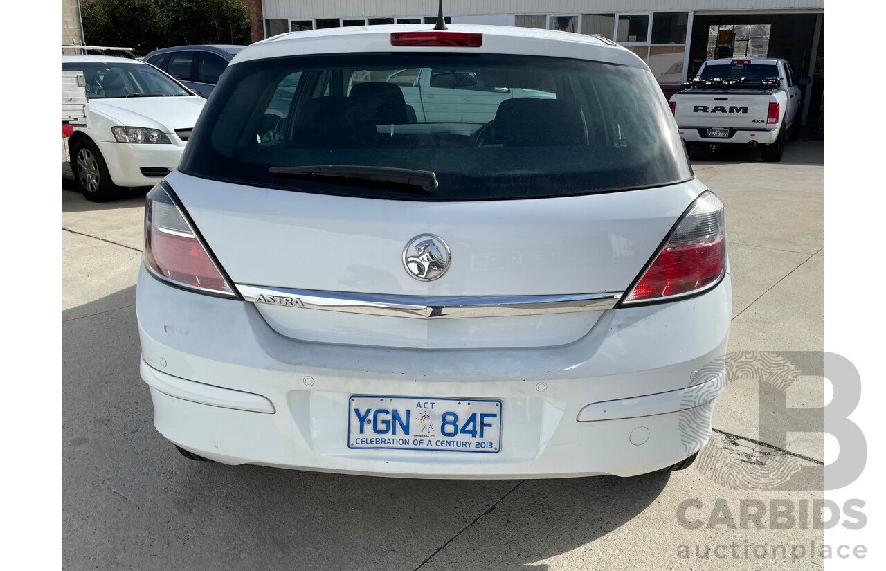 7/2007 Holden Astra CD AH MY07.5 5d Hatchback White 1.8L