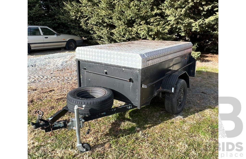 B&M Trailers BOXTRL6C0003 Inclosed Single Axel Luggage Trailer