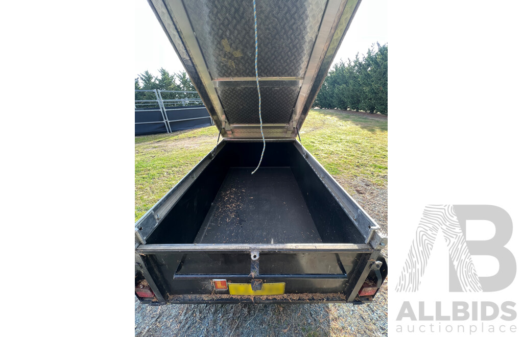 B&M Trailers BOXTRL6C0003 Inclosed Single Axel Luggage Trailer