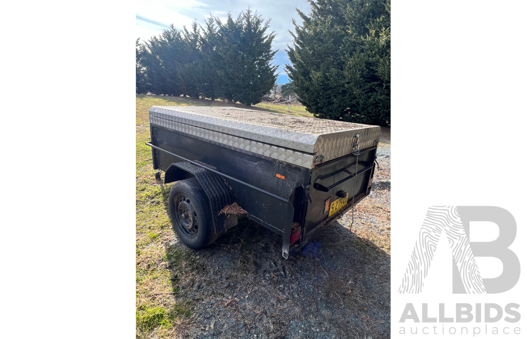 B&M Trailers BOXTRL6C0003 Inclosed Single Axel Luggage Trailer