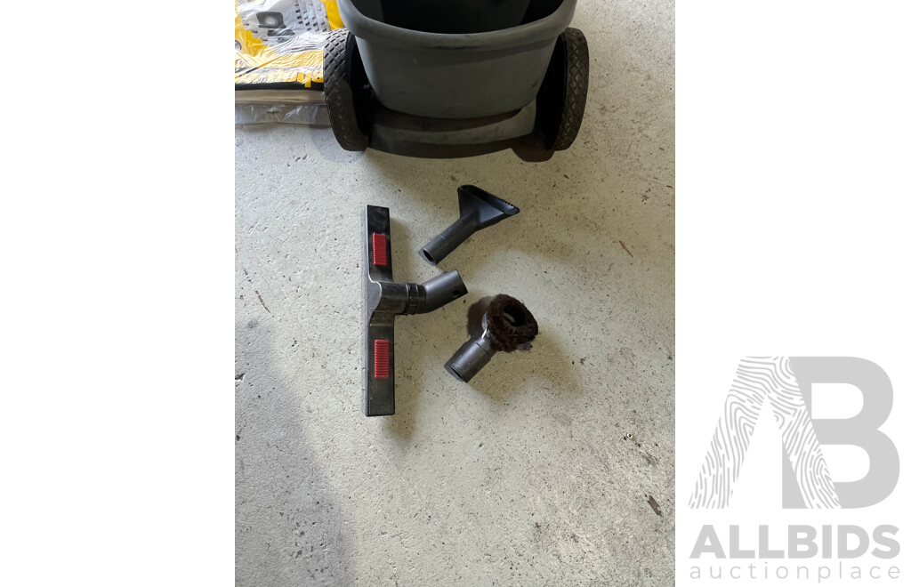 Ultra 60-1 IND Shop Vac & Attachments