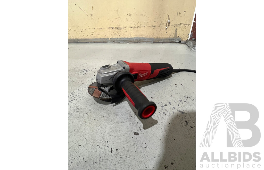 Bosch GWS 6-100 Angle Grinder, Bosch PST 650E Jigsaw, Milwaukee AGV-125xe Angle Grinder