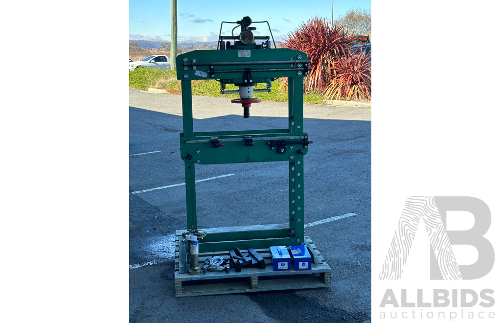 05/2012 HAFCO Hare & Forbes  35 Tonne Hydraulic Press