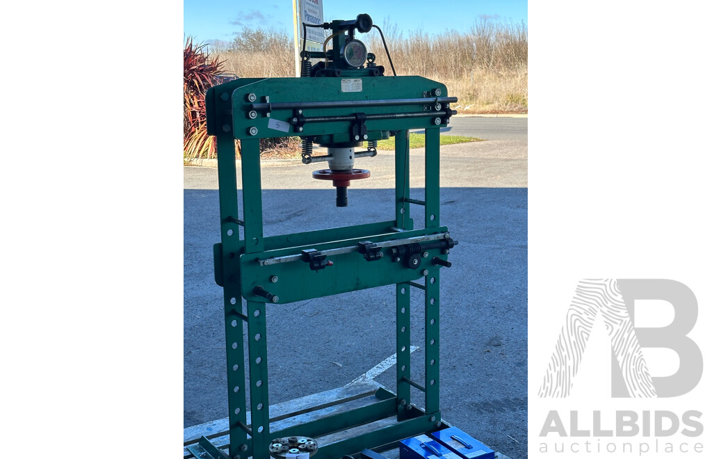 05/2012 HAFCO Hare & Forbes  35 Tonne Hydraulic Press