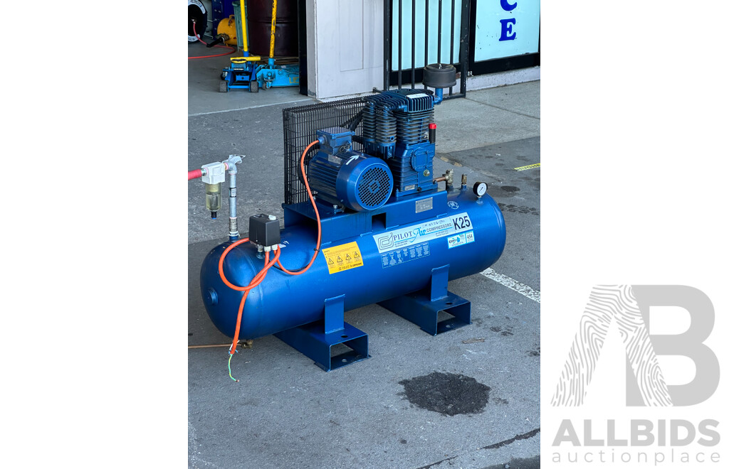 Pilot air store compressor