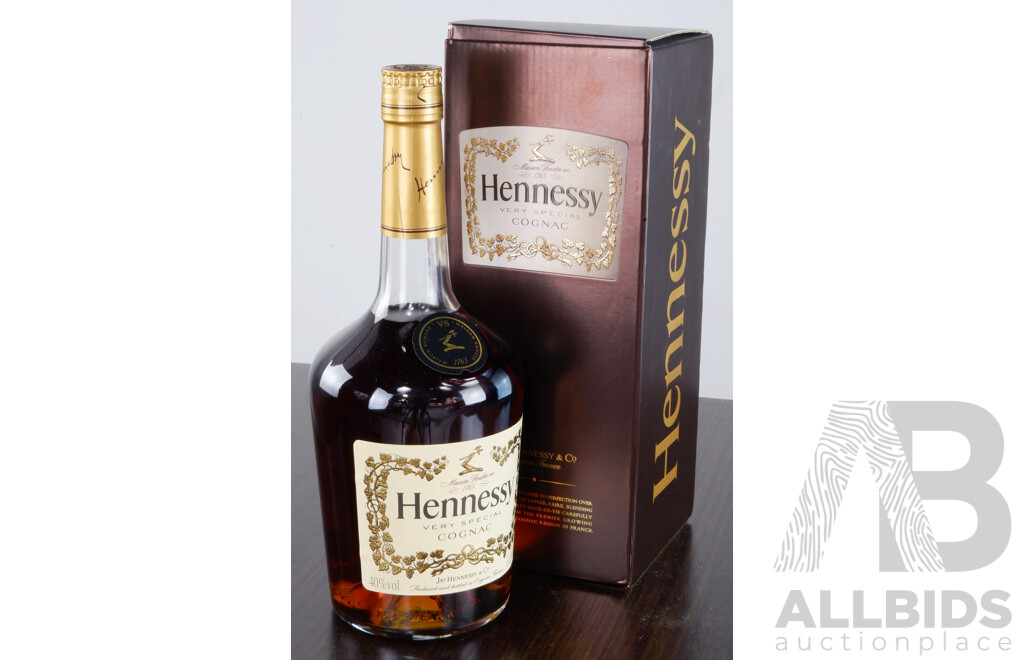Hennessy Very Special Cognac, 1 Litre Bottle in Presentation Box