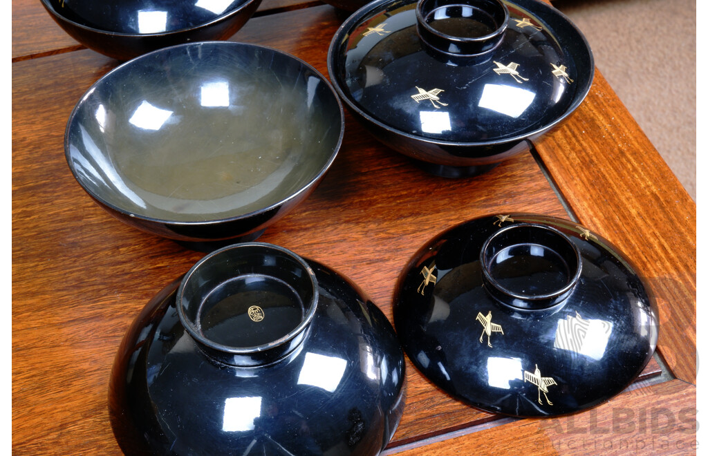 Five Vintage Japanese Black Lacquer and Gilt Decorated Tea Bowls and Covers with Additional lid, 