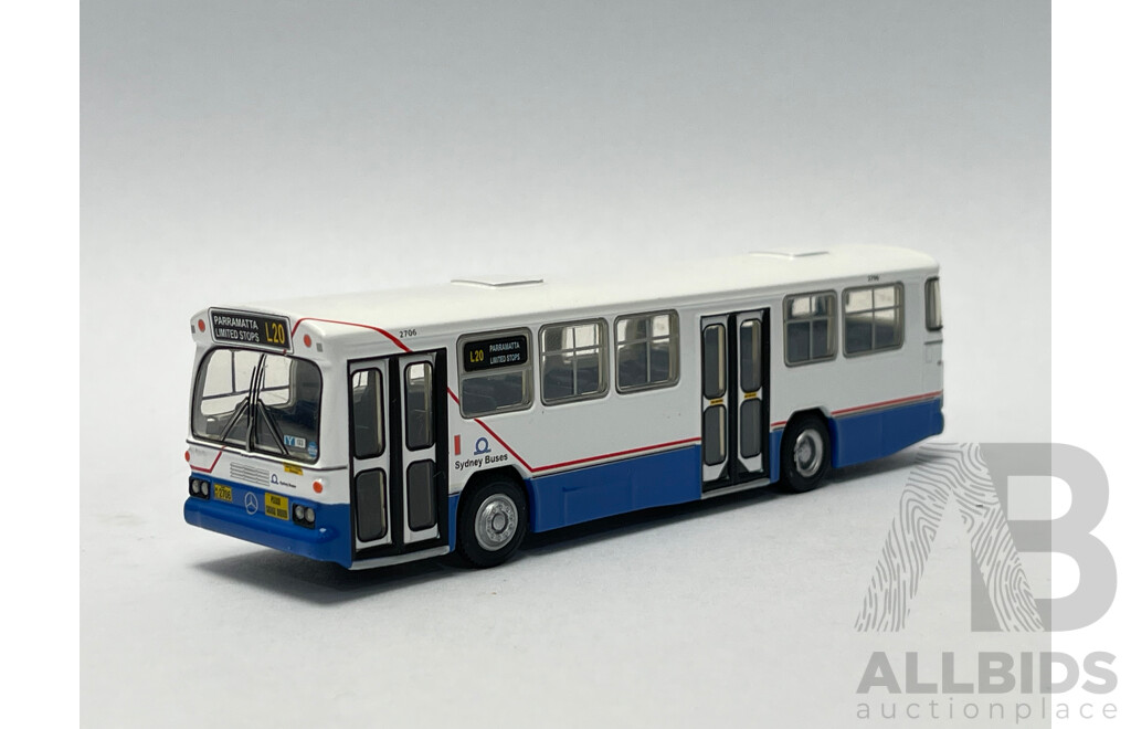 TRUX Aussie Busses 1981 Mercedes-Benz O305 MKIII 1/76 Scale