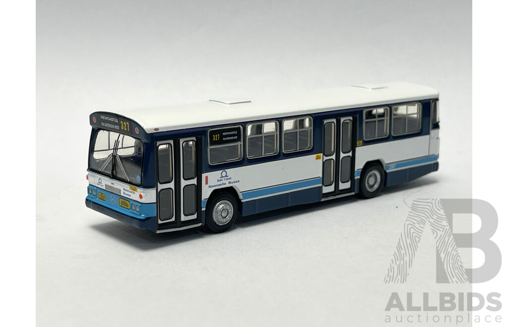 TRUX Aussie Busses 1981 Mercedes-Benz O305 MKIII 1/76 Scale