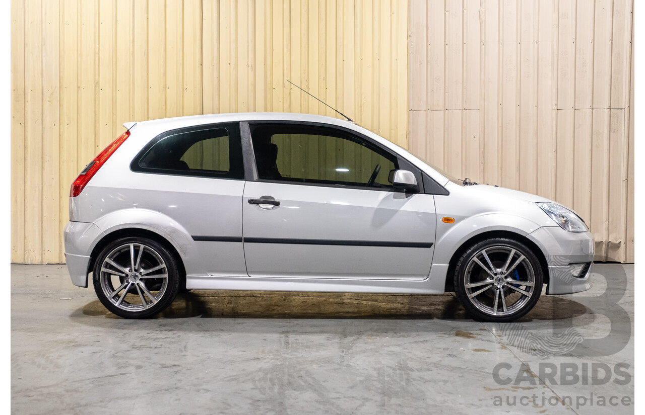 2/2004 Ford Fiesta Zetec WP 3d Hatchback Silver 1.6L