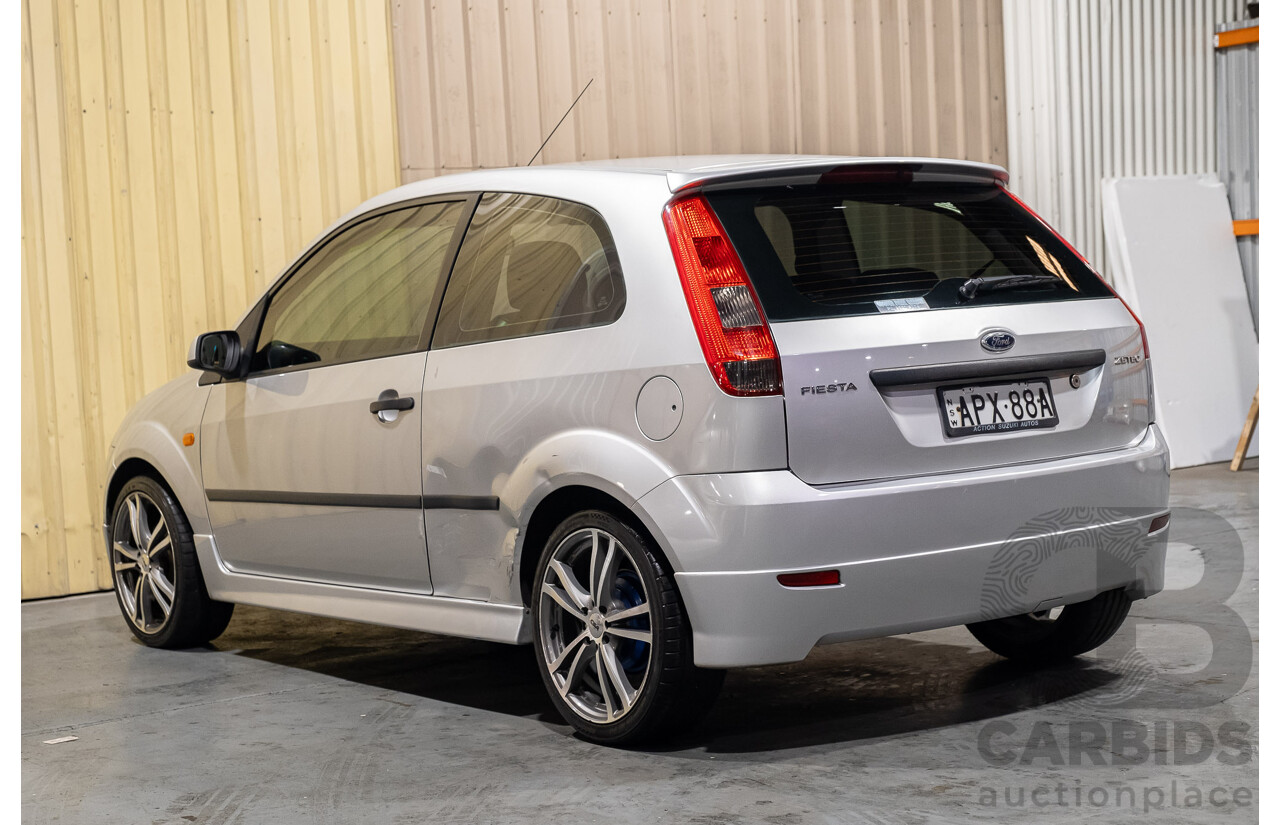 2/2004 Ford Fiesta Zetec WP 3d Hatchback Silver 1.6L