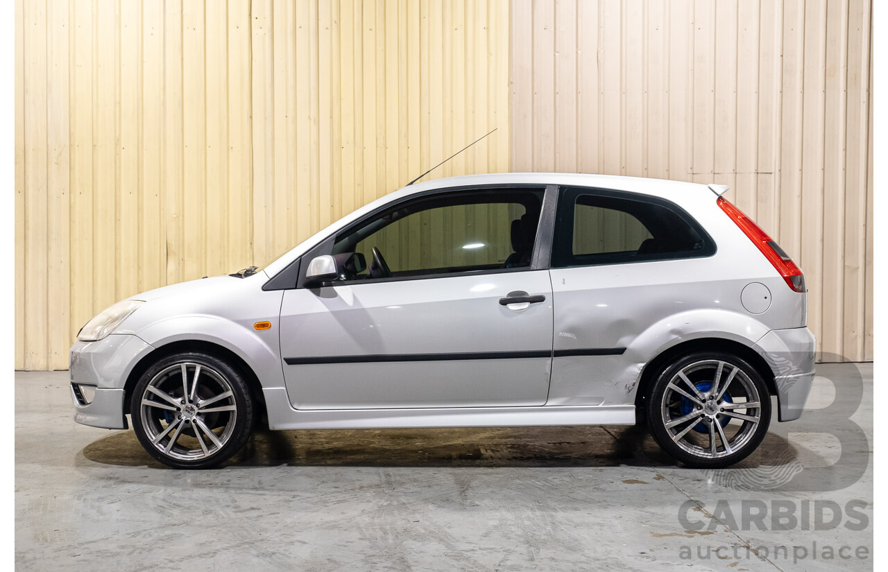 2/2004 Ford Fiesta Zetec WP 3d Hatchback Silver 1.6L