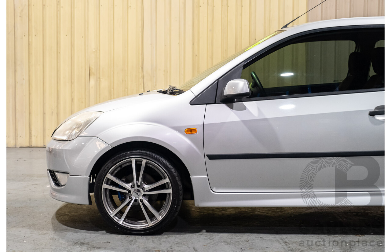 2/2004 Ford Fiesta Zetec WP 3d Hatchback Silver 1.6L