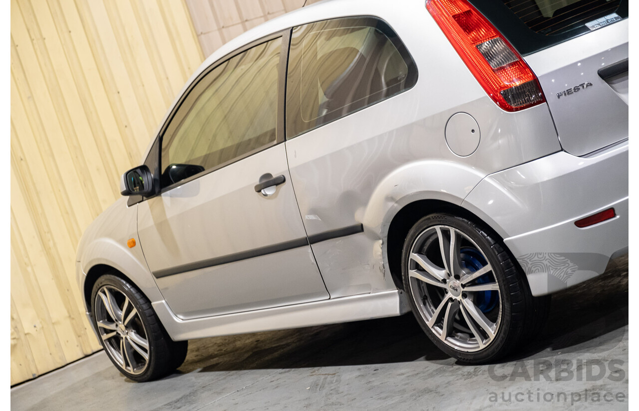 2/2004 Ford Fiesta Zetec WP 3d Hatchback Silver 1.6L