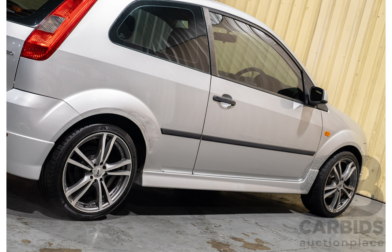 2/2004 Ford Fiesta Zetec WP 3d Hatchback Silver 1.6L