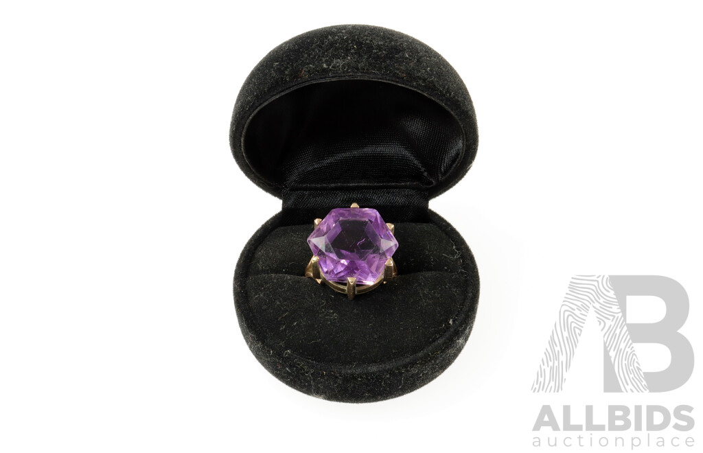 Beautiful 9CT Purple Paste Stone Cocktail Ring, Size N, 9.68 Grams