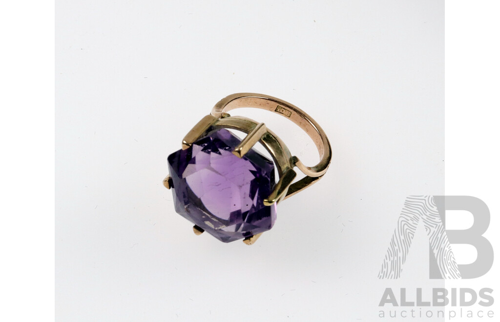 Beautiful 9CT Purple Paste Stone Cocktail Ring, Size N, 9.68 Grams