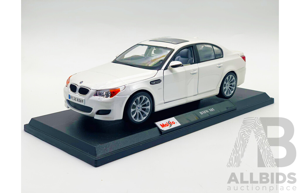 Maisto Special Edition 2005 BMW M5 E60 (White) 1:18 - New