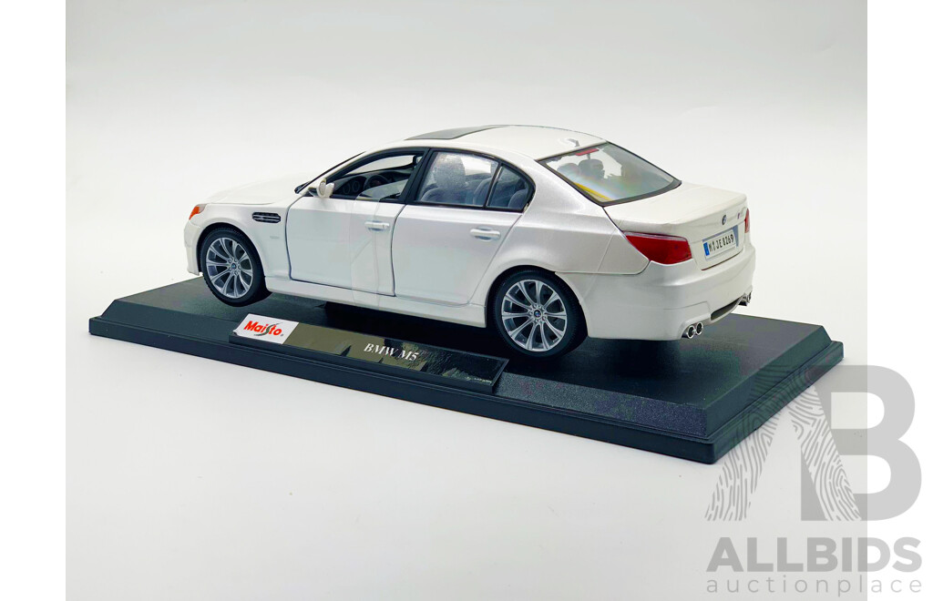 Maisto Special Edition 2005 BMW M5 E60 (White) 1:18 - New