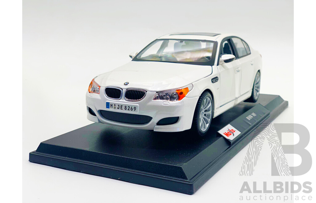 Maisto Special Edition 2005 BMW M5 E60 (White) 1:18 - New