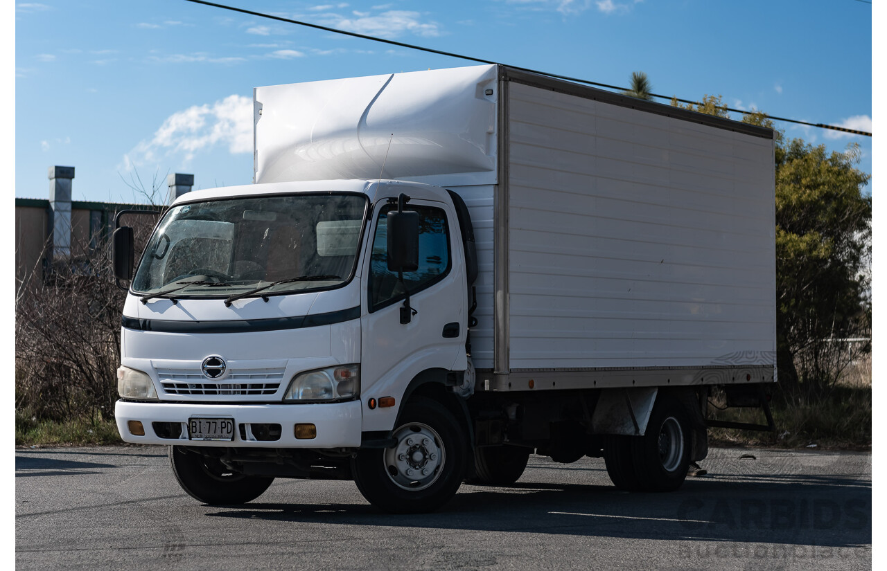 11/2010 Hino 300C Pantech Wide 2 White 4.0L Turbo Diesel