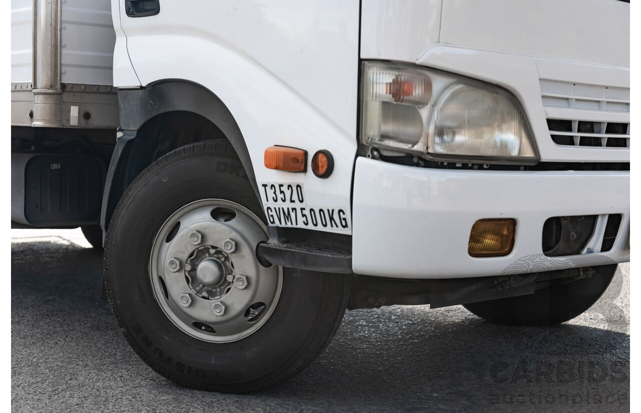 11/2010 Hino 300C Pantech Wide 2 White 4.0L Turbo Diesel