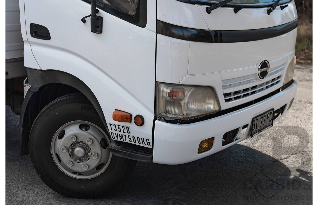 11/2010 Hino 300C Pantech Wide 2 White 4.0L Turbo Diesel