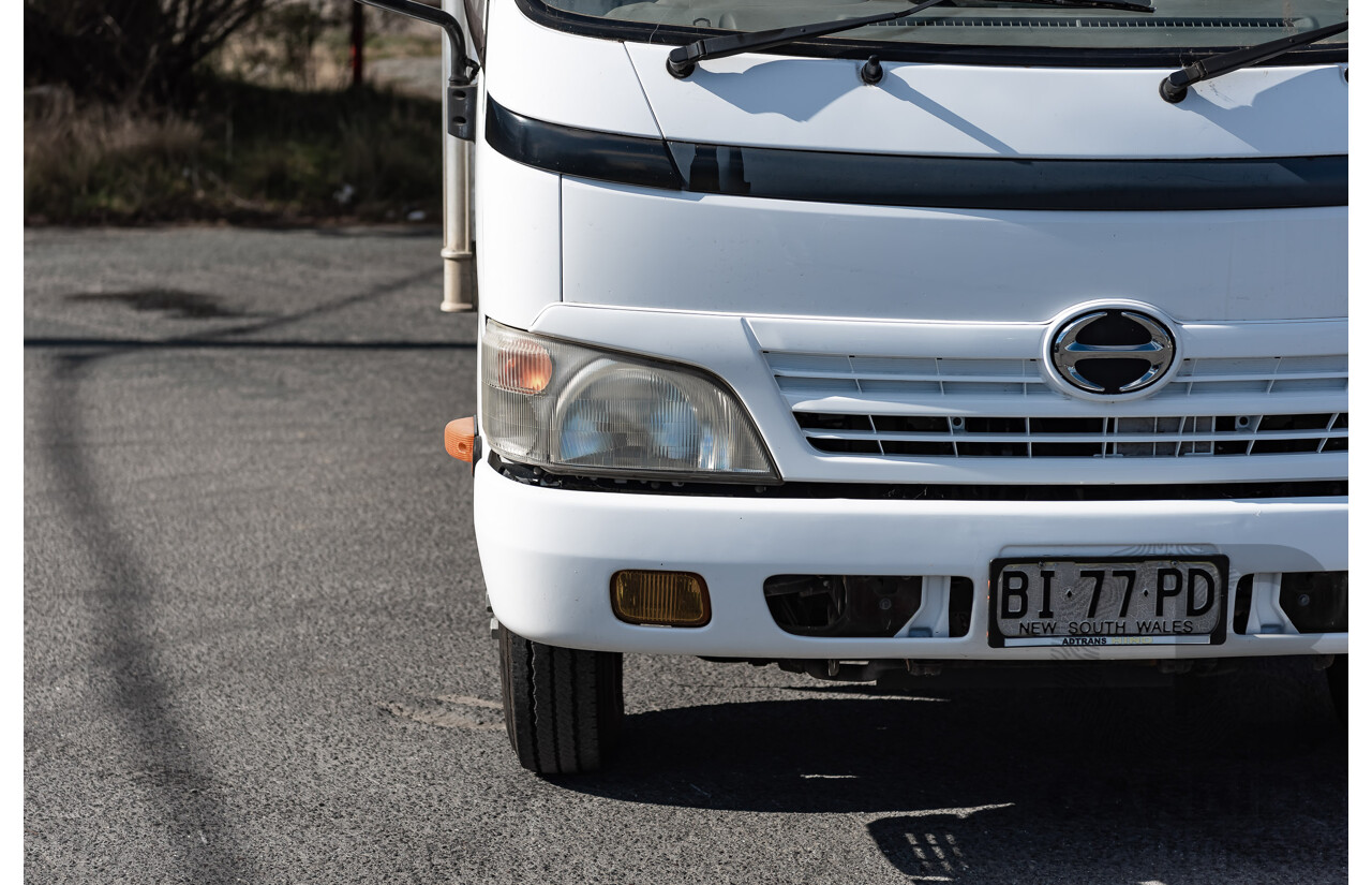 11/2010 Hino 300C Pantech Wide 2 White 4.0L Turbo Diesel