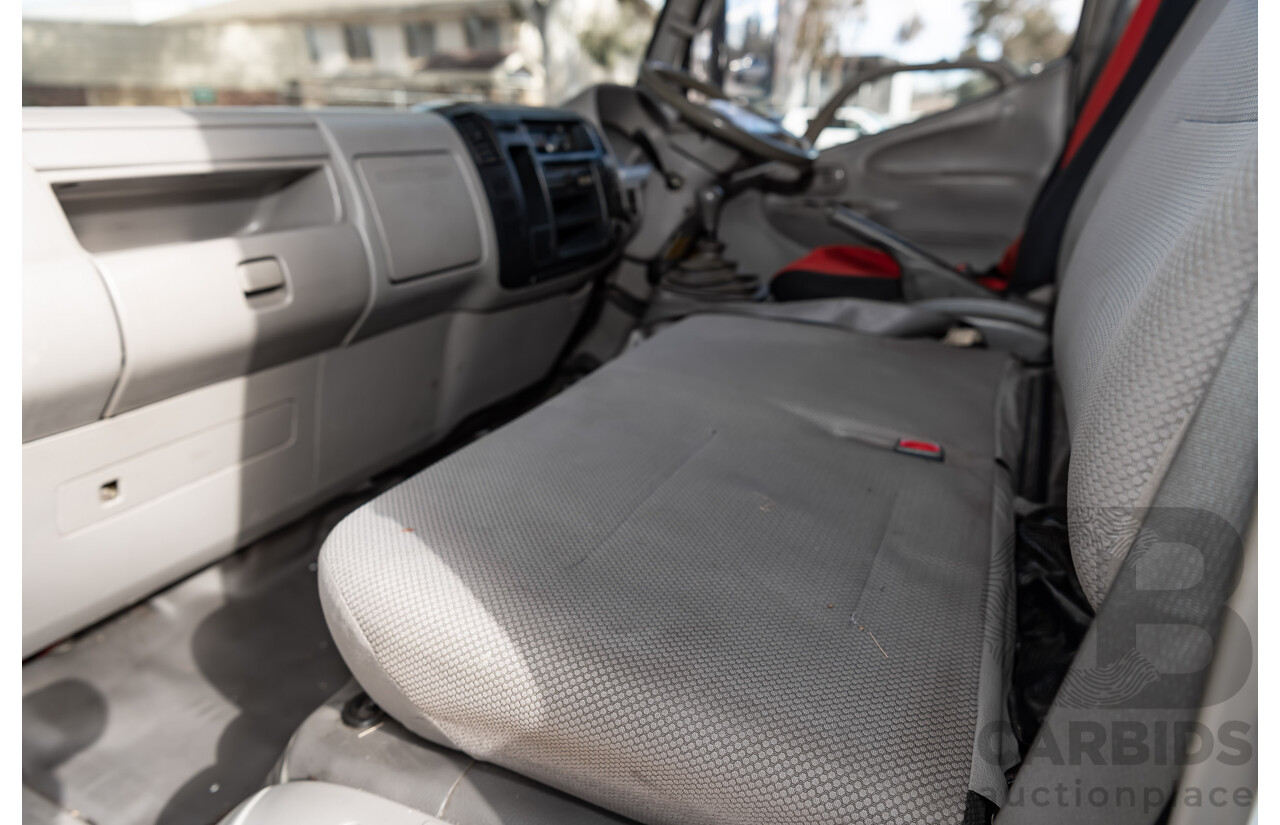 11/2010 Hino 300C Pantech Wide 2 White 4.0L Turbo Diesel