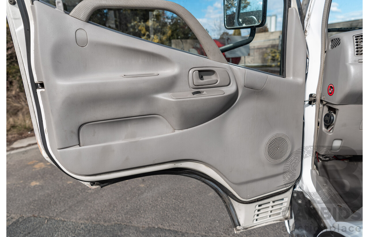 11/2010 Hino 300C Pantech Wide 2 White 4.0L Turbo Diesel
