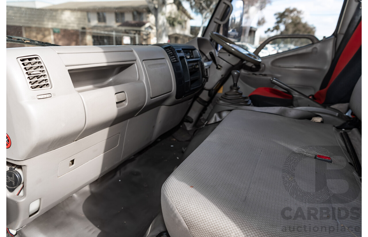 11/2010 Hino 300C Pantech Wide 2 White 4.0L Turbo Diesel