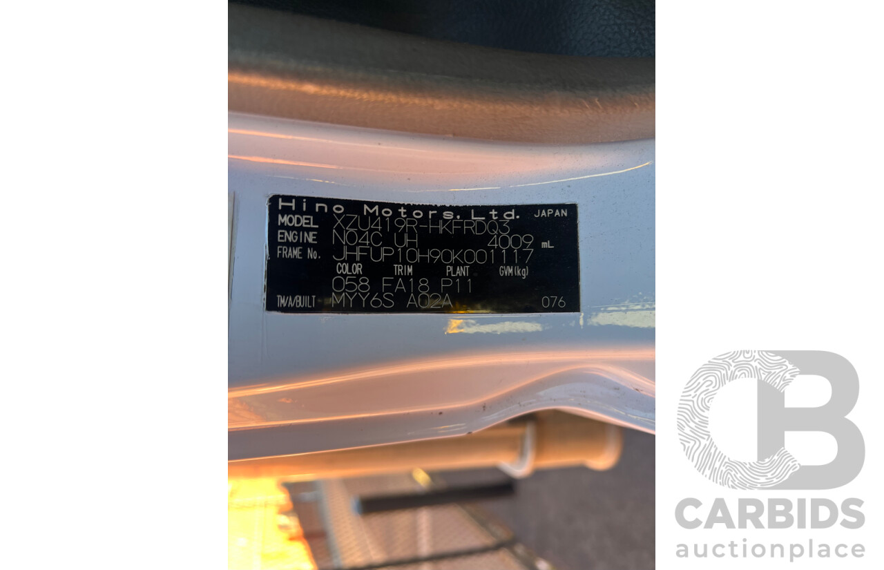 11/2010 Hino 300C Pantech Wide 2 White 4.0L Turbo Diesel