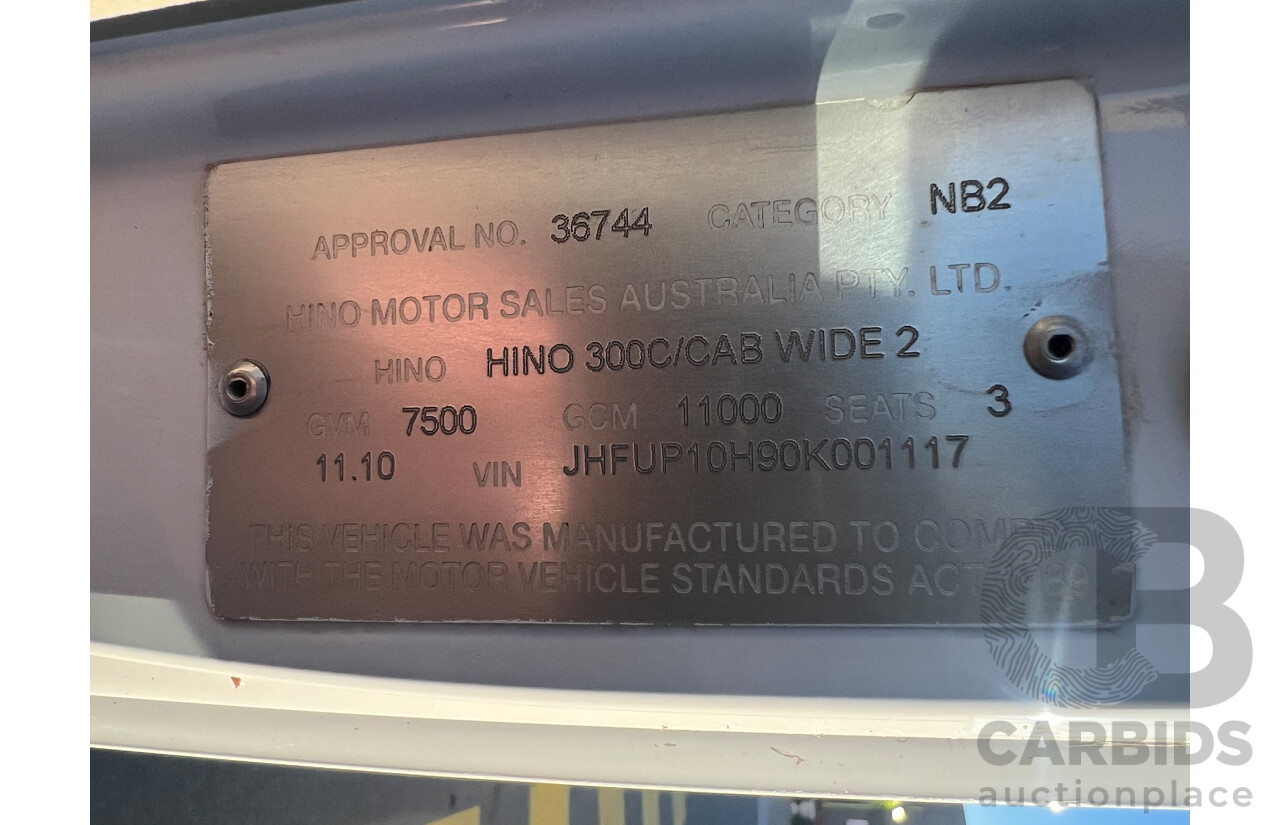 11/2010 Hino 300C Pantech Wide 2 White 4.0L Turbo Diesel