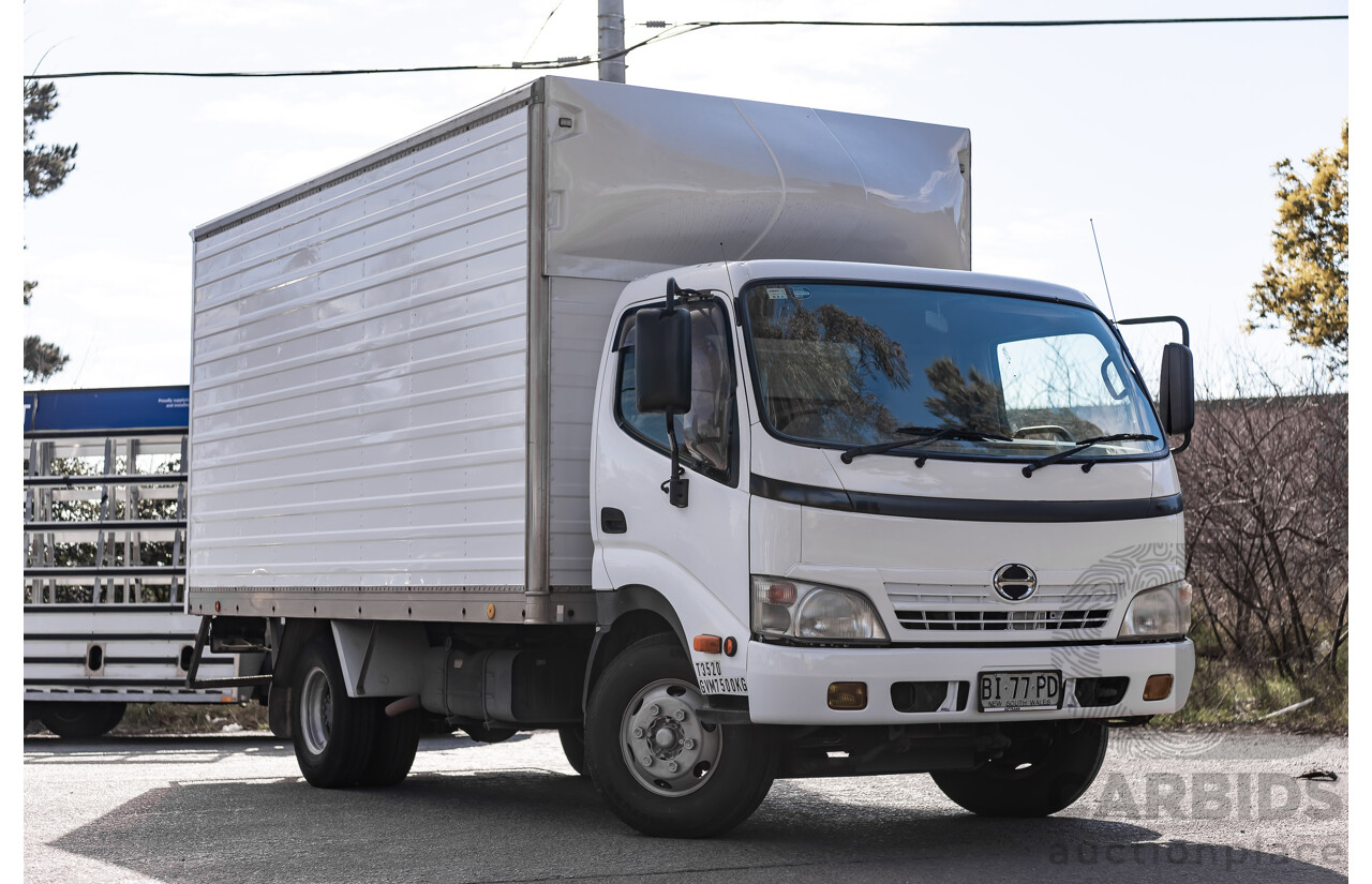 11/2010 Hino 300C Pantech Wide 2 White 4.0L Turbo Diesel