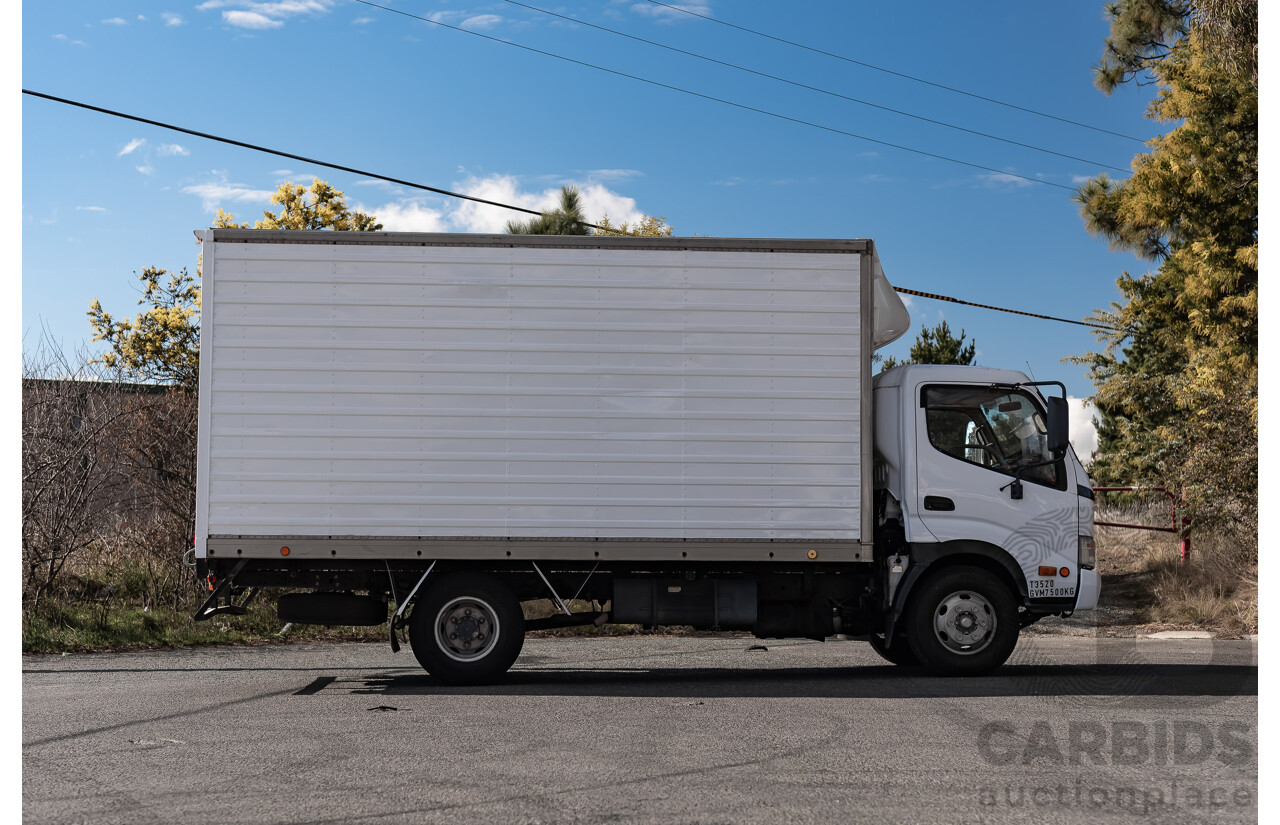 11/2010 Hino 300C Pantech Wide 2 White 4.0L Turbo Diesel