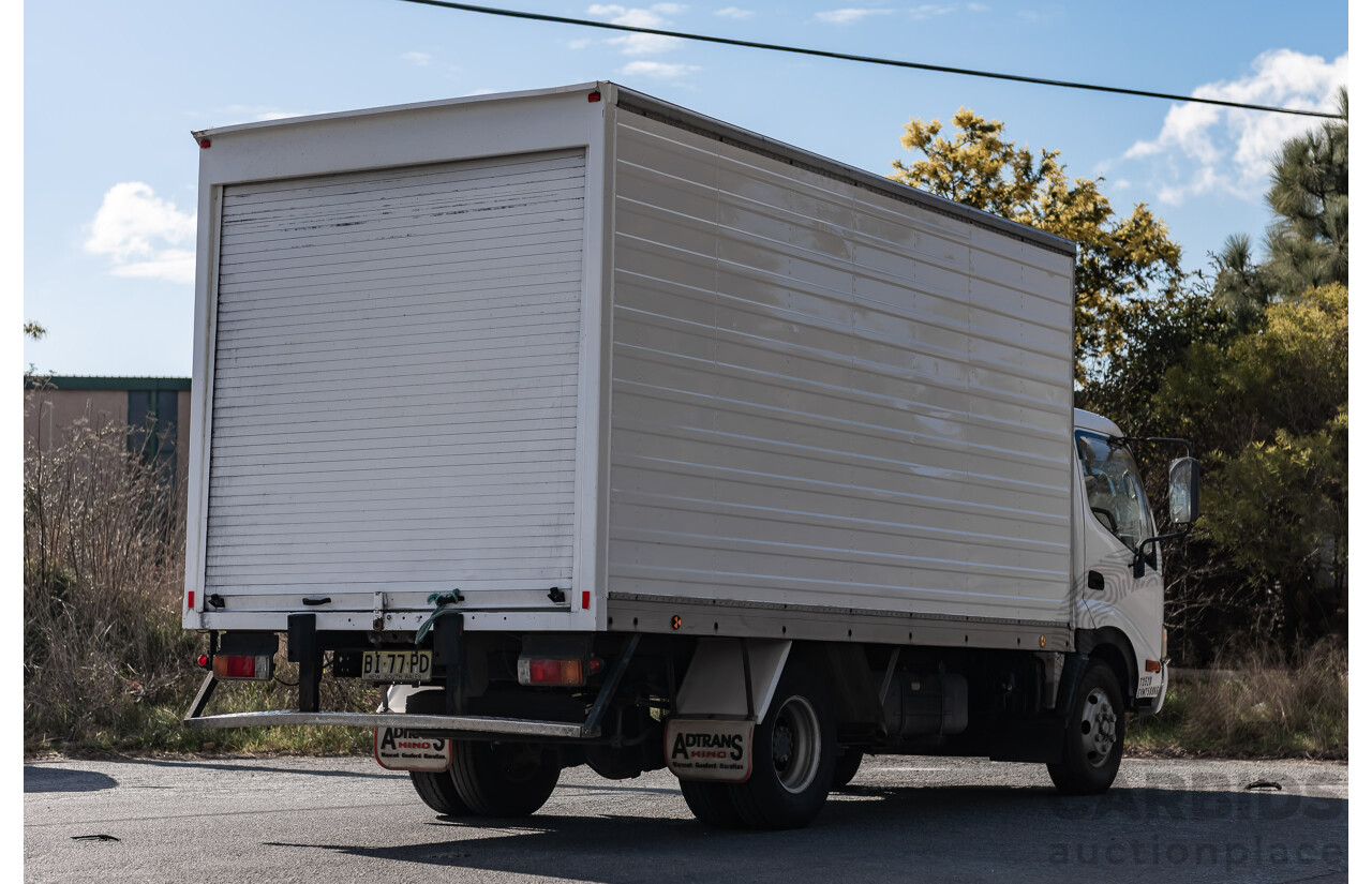 11/2010 Hino 300C Pantech Wide 2 White 4.0L Turbo Diesel