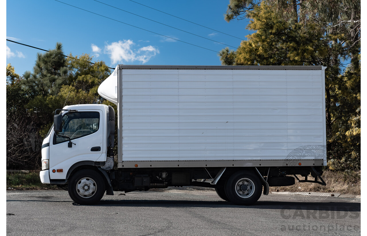11/2010 Hino 300C Pantech Wide 2 White 4.0L Turbo Diesel
