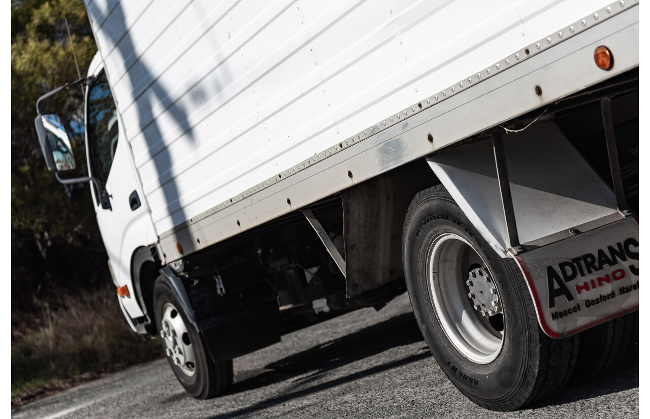 11/2010 Hino 300C Pantech Wide 2 White 4.0L Turbo Diesel