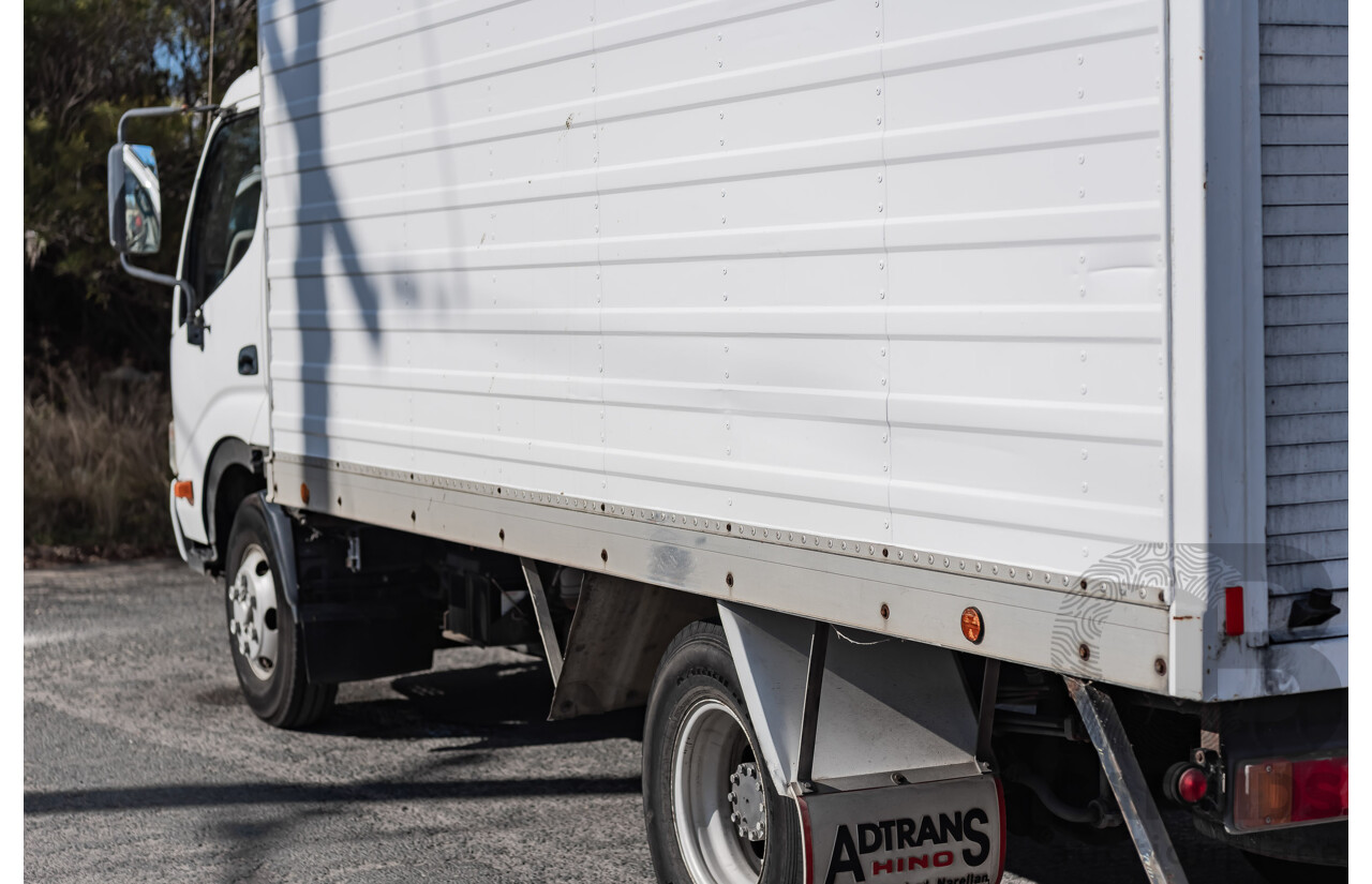 11/2010 Hino 300C Pantech Wide 2 White 4.0L Turbo Diesel