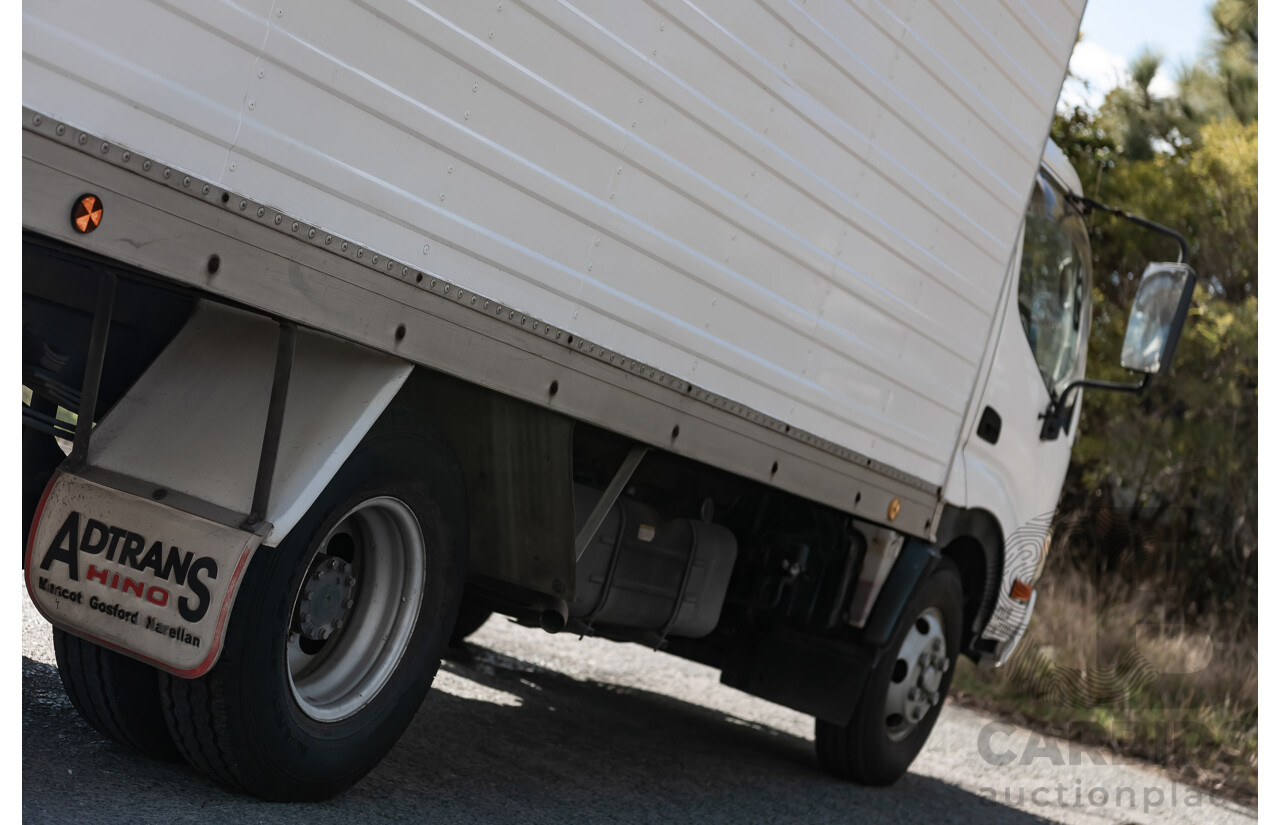 11/2010 Hino 300C Pantech Wide 2 White 4.0L Turbo Diesel