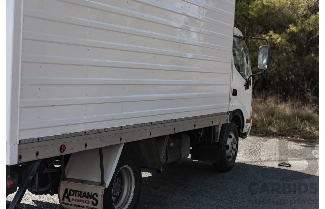 11/2010 Hino 300C Pantech Wide 2 White 4.0L Turbo Diesel