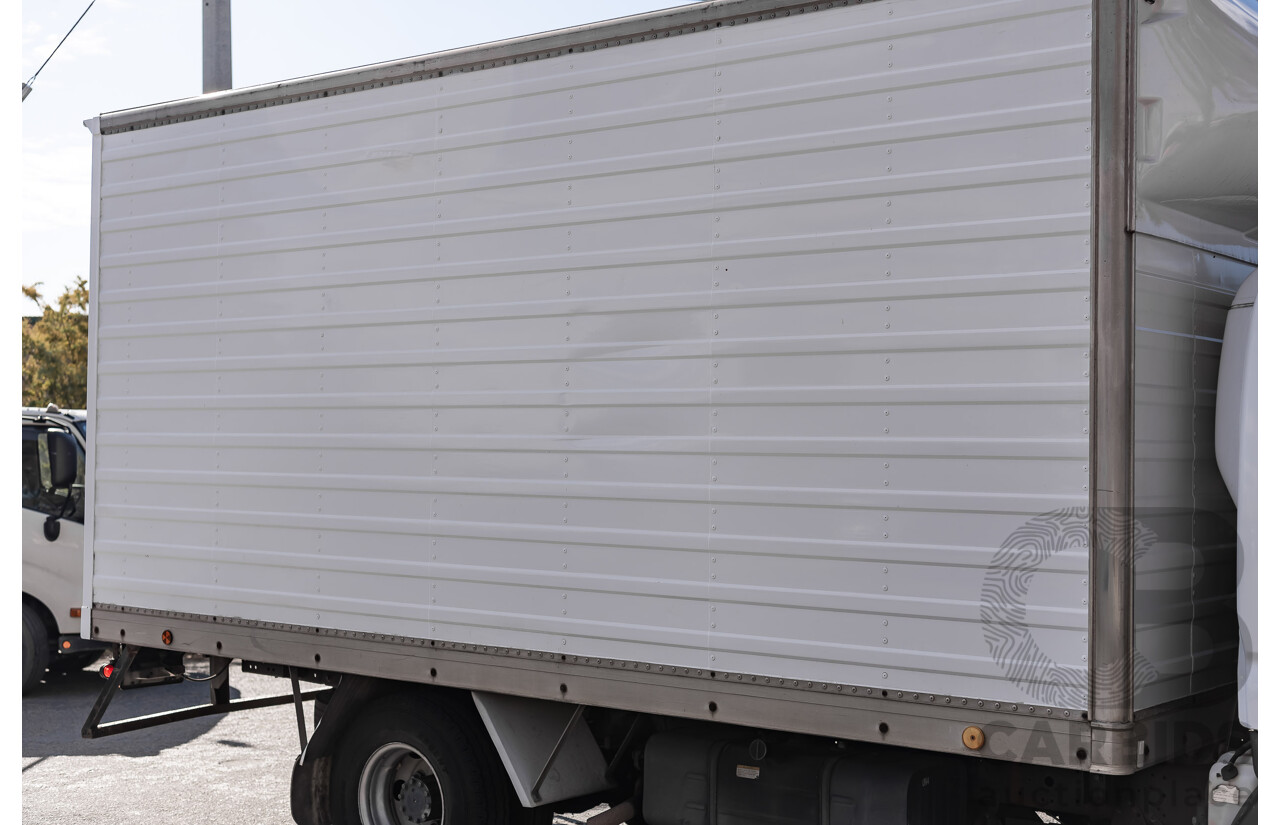11/2010 Hino 300C Pantech Wide 2 White 4.0L Turbo Diesel