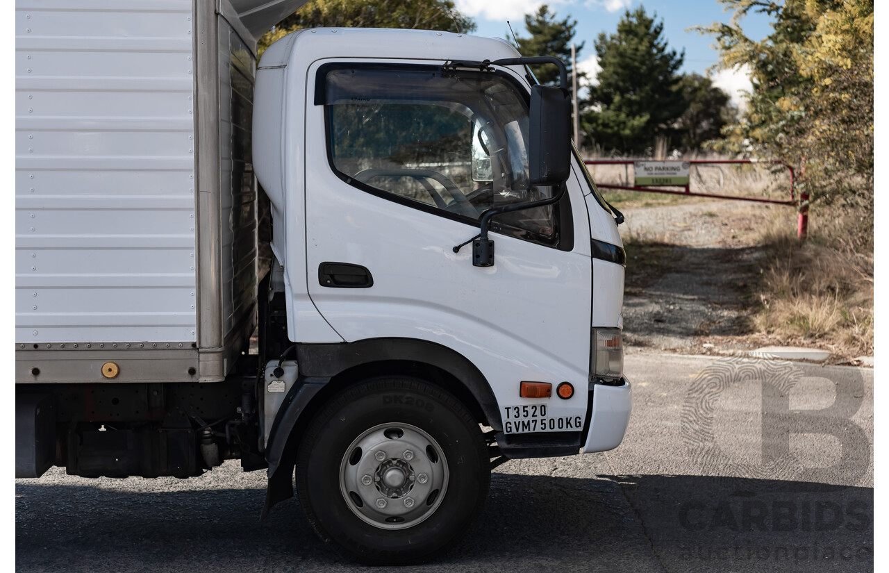 11/2010 Hino 300C Pantech Wide 2 White 4.0L Turbo Diesel