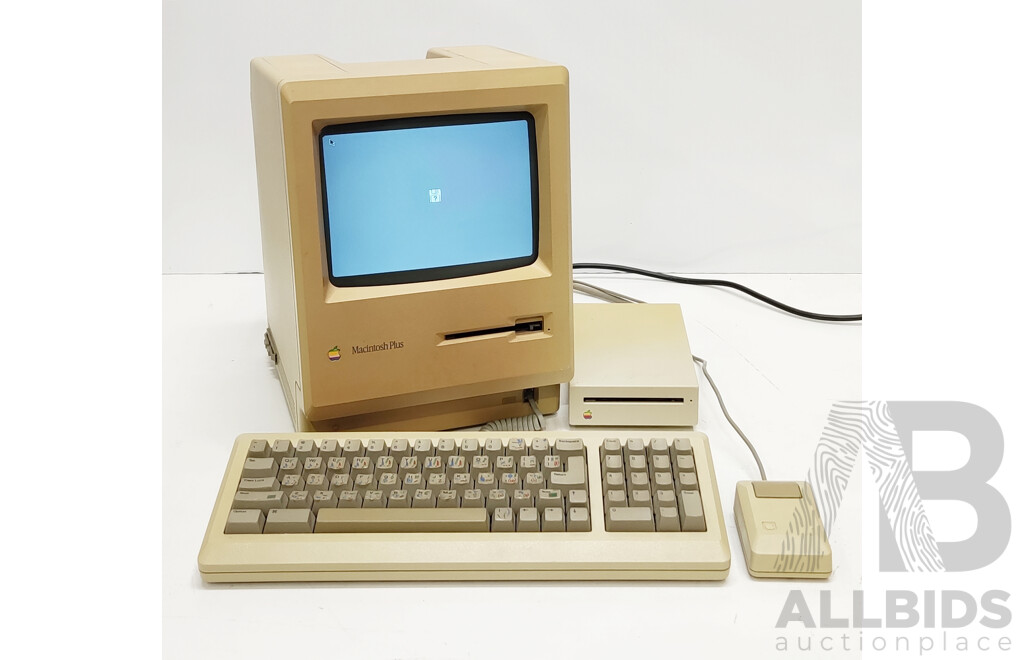 Apple (M0001AP) Macintosh Plus ED Desktop Computer W/ External Drive, Mouse and Keyabord