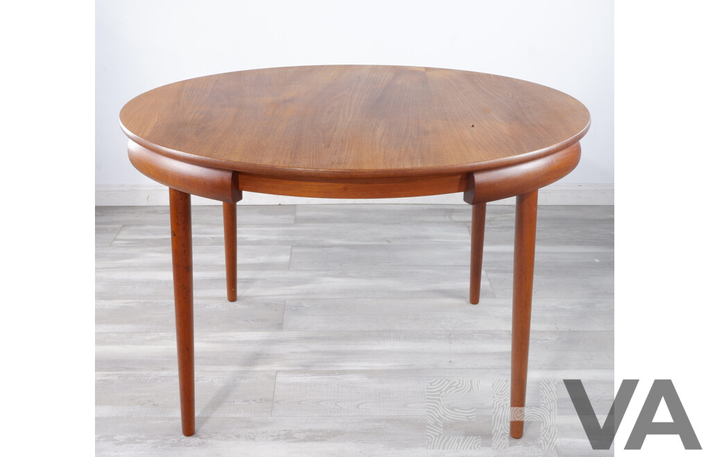 Mid Century Teak Round Table and - Lot 1490450 | EHVA