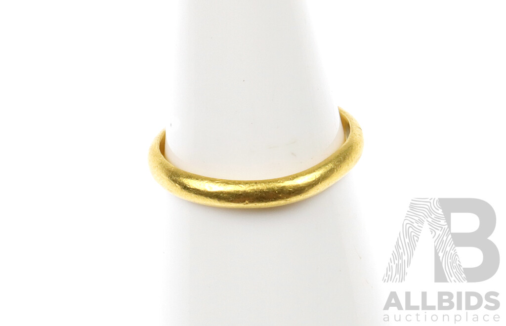 22ct Yellow Gold Curved Profile Wedding Ring, Size O, 3.2 grams